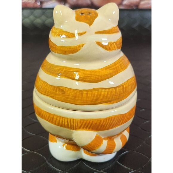 Bella Casa by Ganz Salt and Pepper Shaker Tabby Cat - Picture 3 of 7